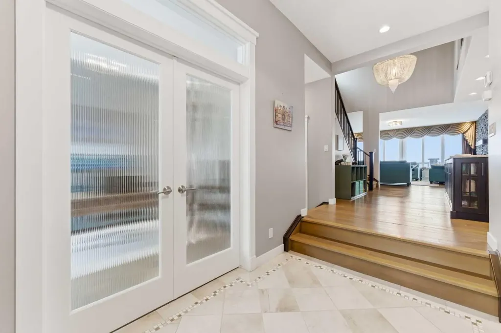 187 Cranarch Circle SE Calgary AB T3M0S4