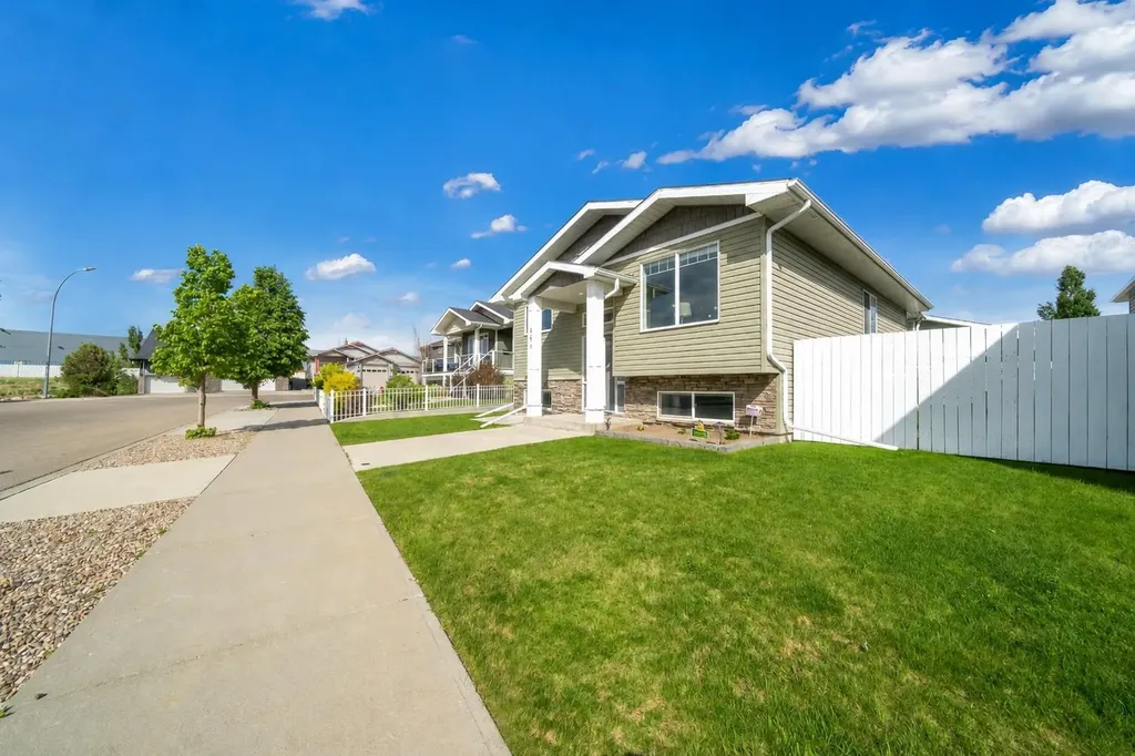 181 Somerside Road SE Medicine Hat AB T1B 0N5