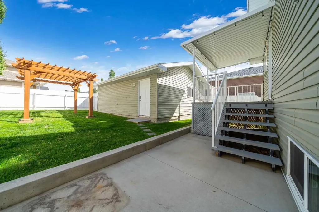 181 Somerside Road SE Medicine Hat AB T1B 0N5