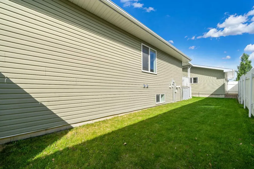181 Somerside Road SE Medicine Hat AB T1B 0N5