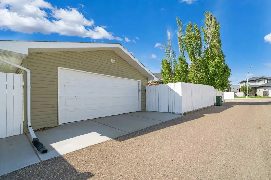 181 Somerside Road SE Medicine Hat AB T1B 0N5