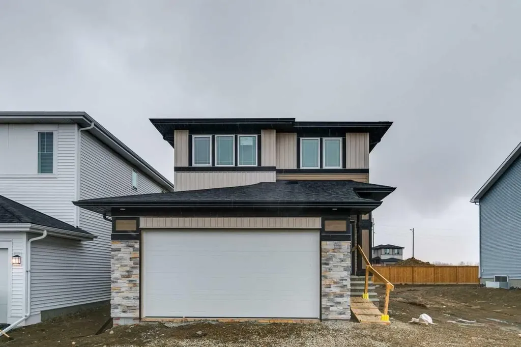 85 Southborough Square Cochrane AB T4C 3J7