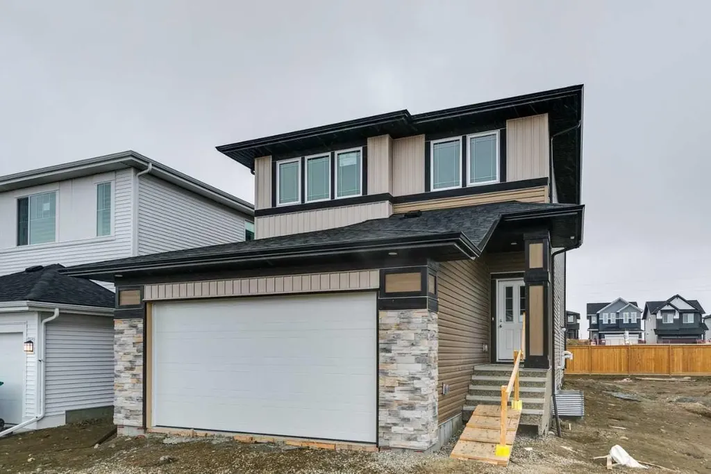 85 Southborough Square Cochrane AB T4C 3J7