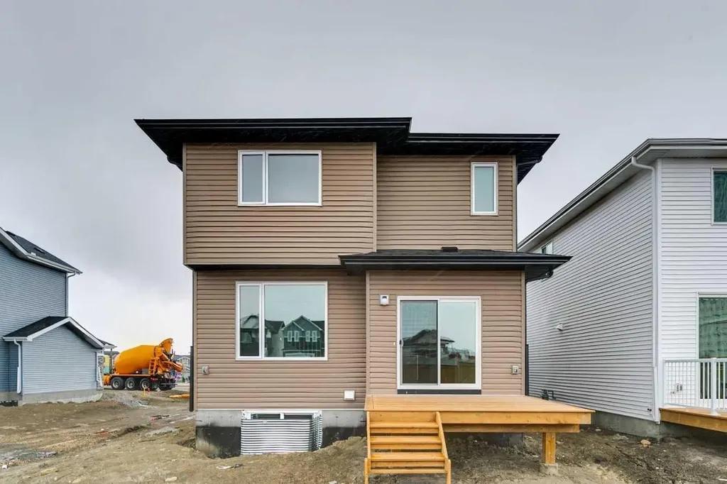85 Southborough Square Cochrane AB T4C 3J7
