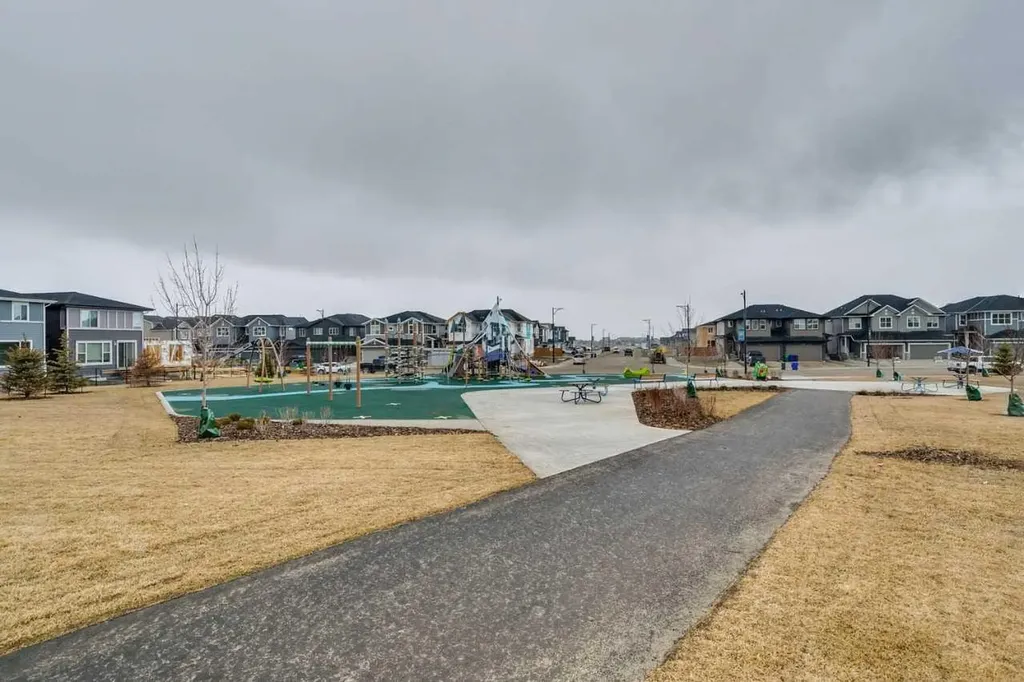85 Southborough Square Cochrane AB T4C 3J7