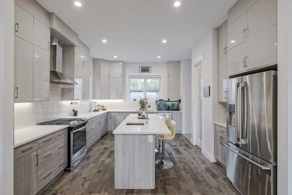701 13a Street NE Calgary AB T2E 4S4