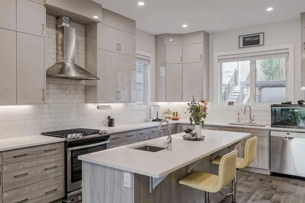 701 13a Street NE Calgary AB T2E 4S4