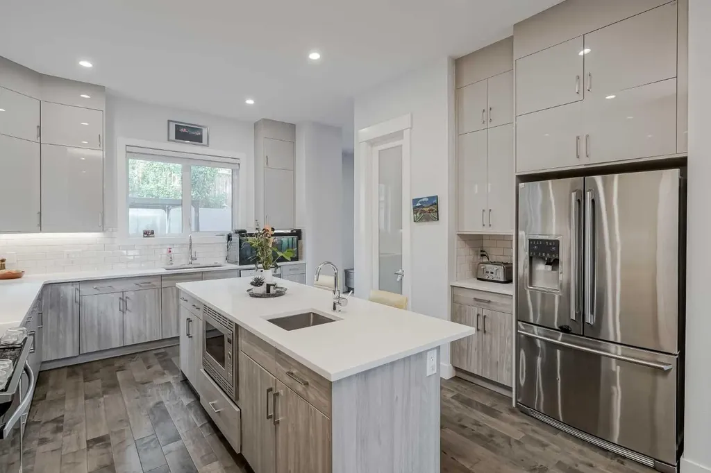 701 13a Street NE Calgary AB T2E 4S4