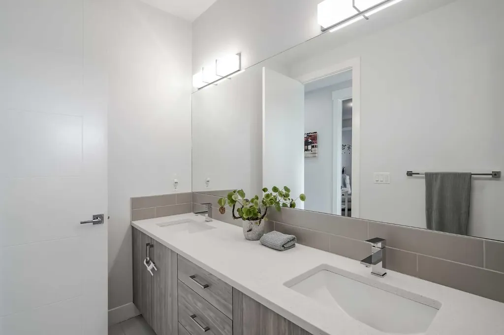 701 13a Street NE Calgary AB T2E 4S4