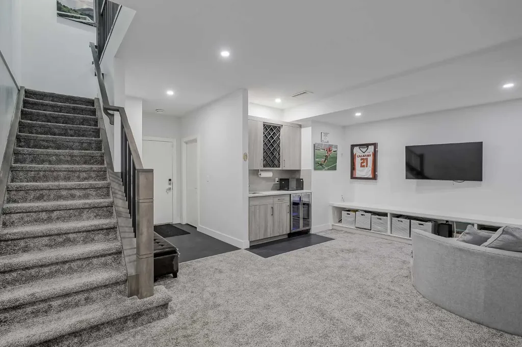 701 13a Street NE Calgary AB T2E 4S4