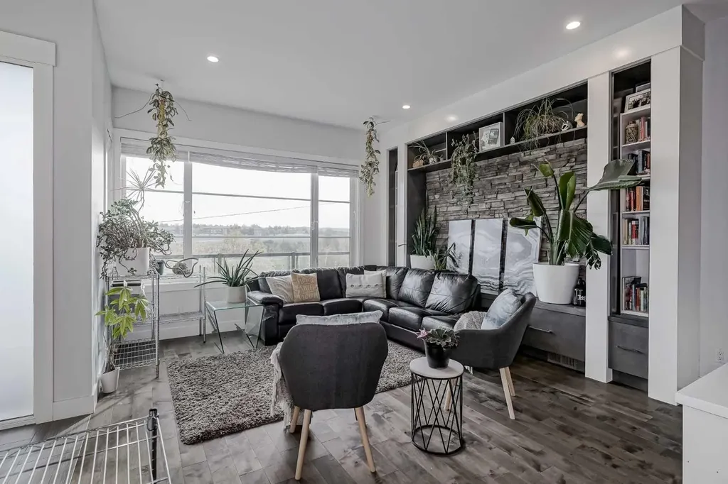 701 13a Street NE Calgary AB T2E 4S4
