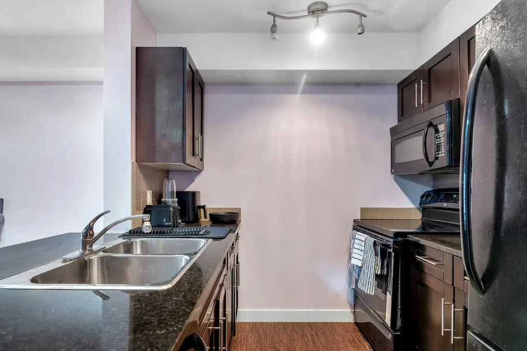 7210 80 Avenue NE Calgary AB T3J 0n7