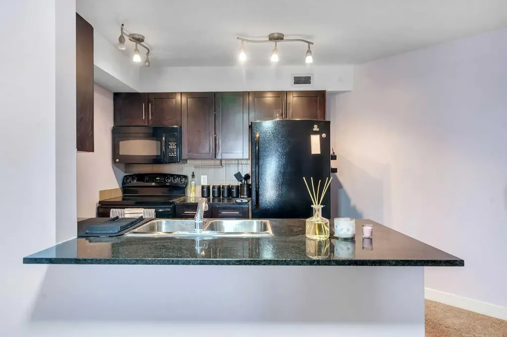 7210 80 Avenue NE Calgary AB T3J 0n7