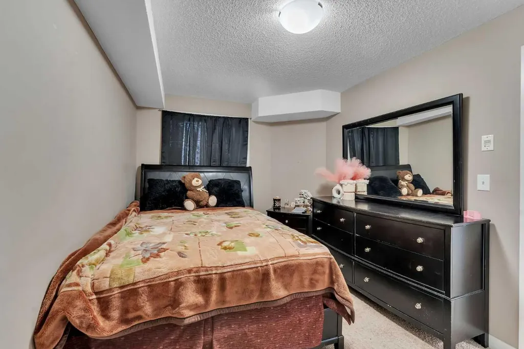 7210 80 Avenue NE Calgary AB T3J 0n7