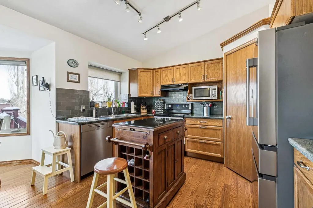 20 Macewan Ridge View NW Calgary AB T3K 3W2