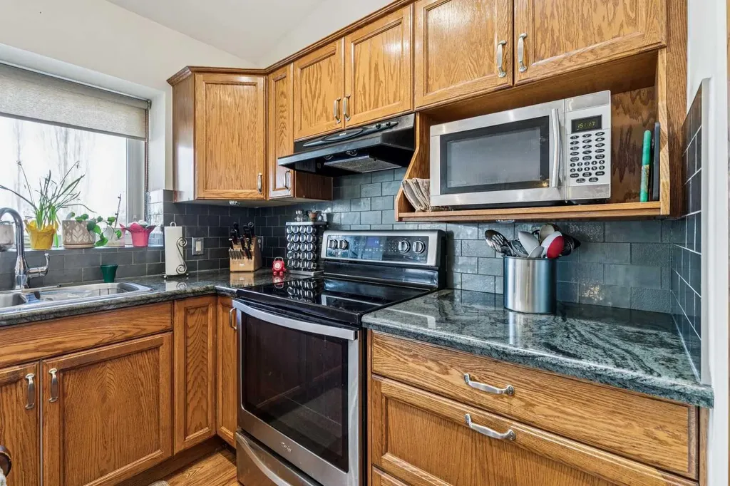 20 Macewan Ridge View NW Calgary AB T3K 3W2