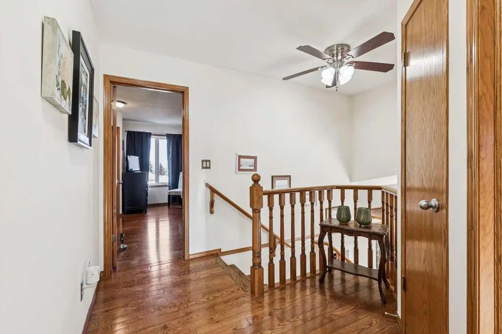 20 Macewan Ridge View NW Calgary AB T3K 3W2