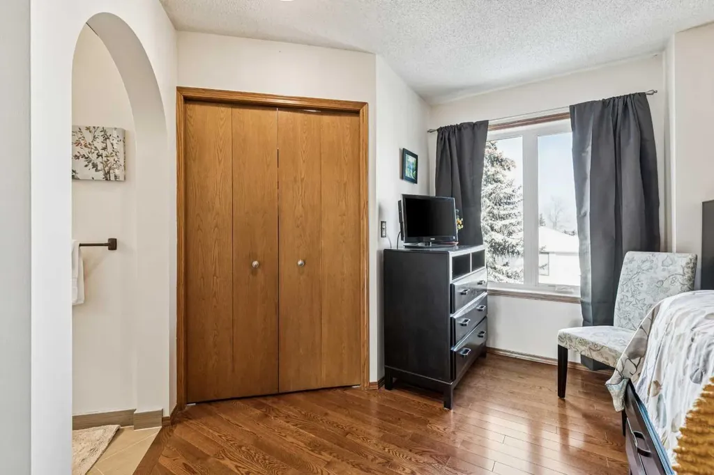 20 Macewan Ridge View NW Calgary AB T3K 3W2