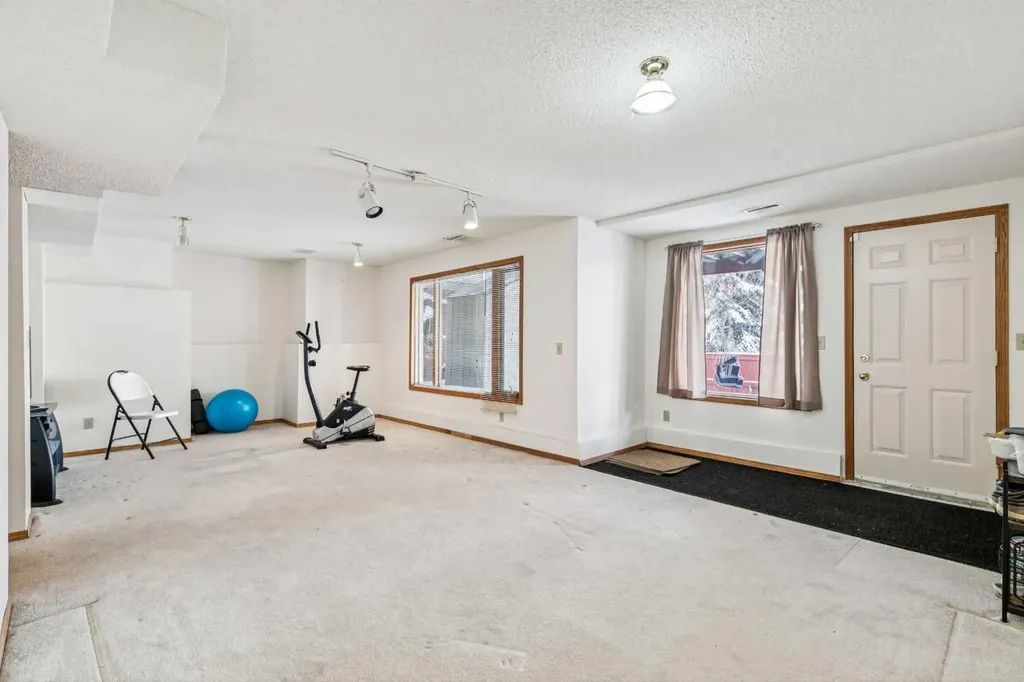 20 Macewan Ridge View NW Calgary AB T3K 3W2