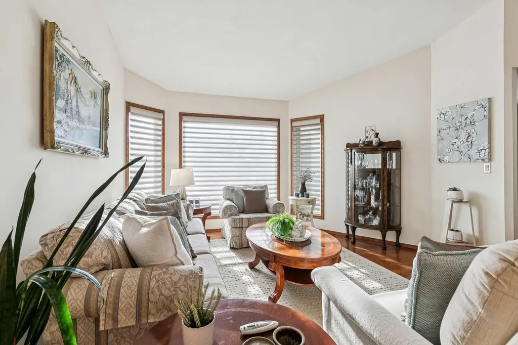 20 Macewan Ridge View NW Calgary AB T3K 3W2