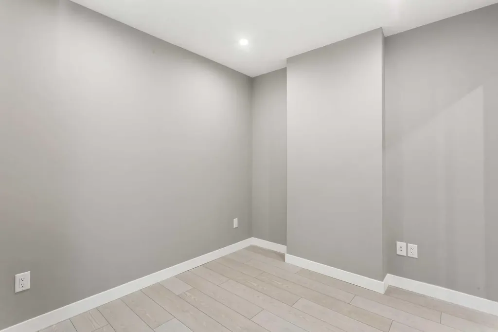 310 15 Avenue SW Calgary AB T2R 1S9