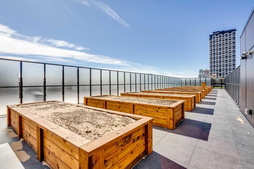 310 15 Avenue SW Calgary AB T2R 1S9