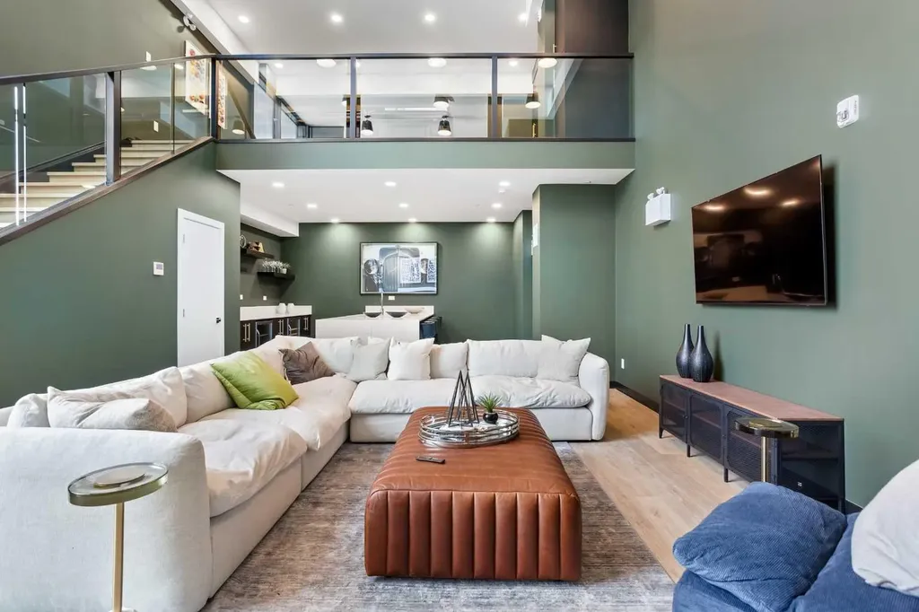 310 15 Avenue SW Calgary AB T2R 1S9