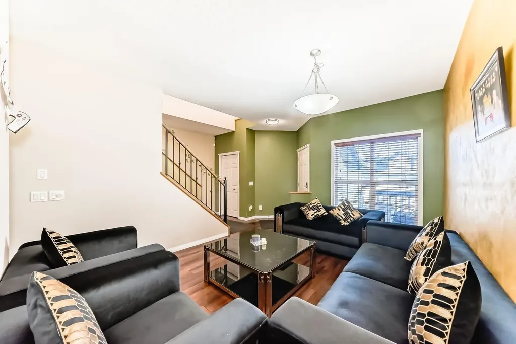16 Saddlecrest Park NE Calgary AB T3J5E7