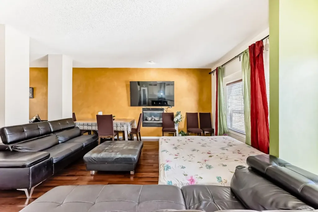 16 Saddlecrest Park NE Calgary AB T3J5E7
