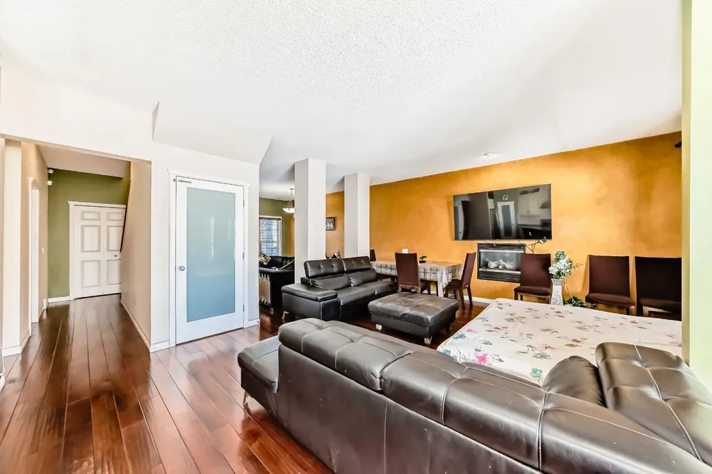 16 Saddlecrest Park NE Calgary AB T3J5E7