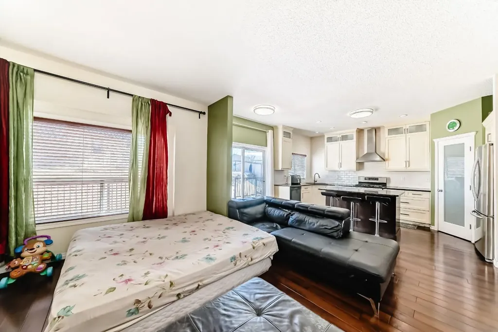 16 Saddlecrest Park NE Calgary AB T3J5E7