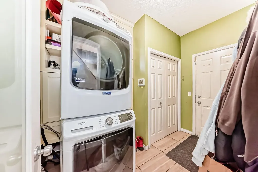 16 Saddlecrest Park NE Calgary AB T3J5E7