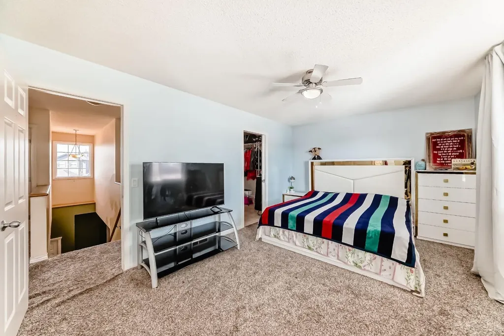 16 Saddlecrest Park NE Calgary AB T3J5E7