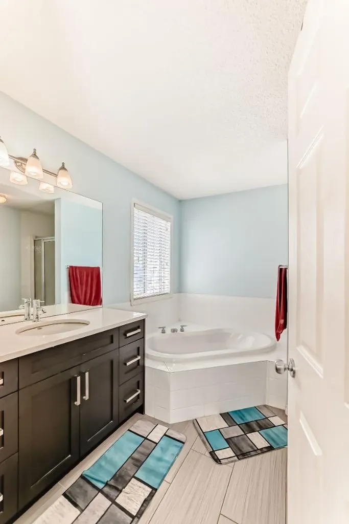 16 Saddlecrest Park NE Calgary AB T3J5E7