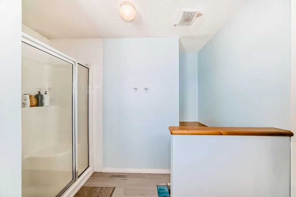 16 Saddlecrest Park NE Calgary AB T3J5E7