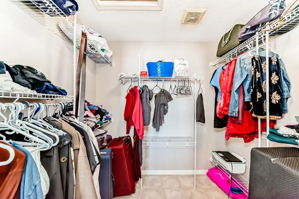 16 Saddlecrest Park NE Calgary AB T3J5E7