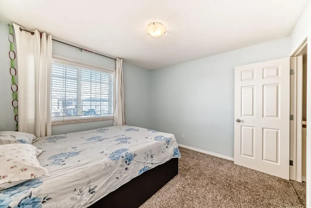16 Saddlecrest Park NE Calgary AB T3J5E7