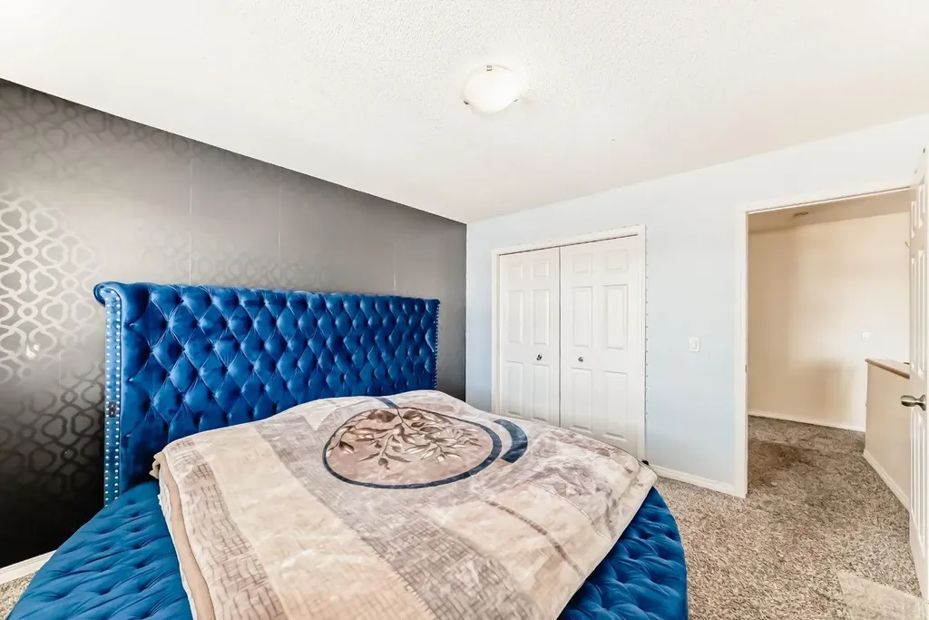 16 Saddlecrest Park NE Calgary AB T3J5E7
