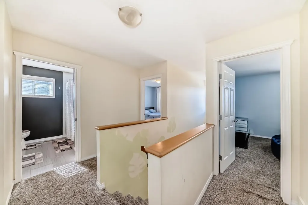 16 Saddlecrest Park NE Calgary AB T3J5E7