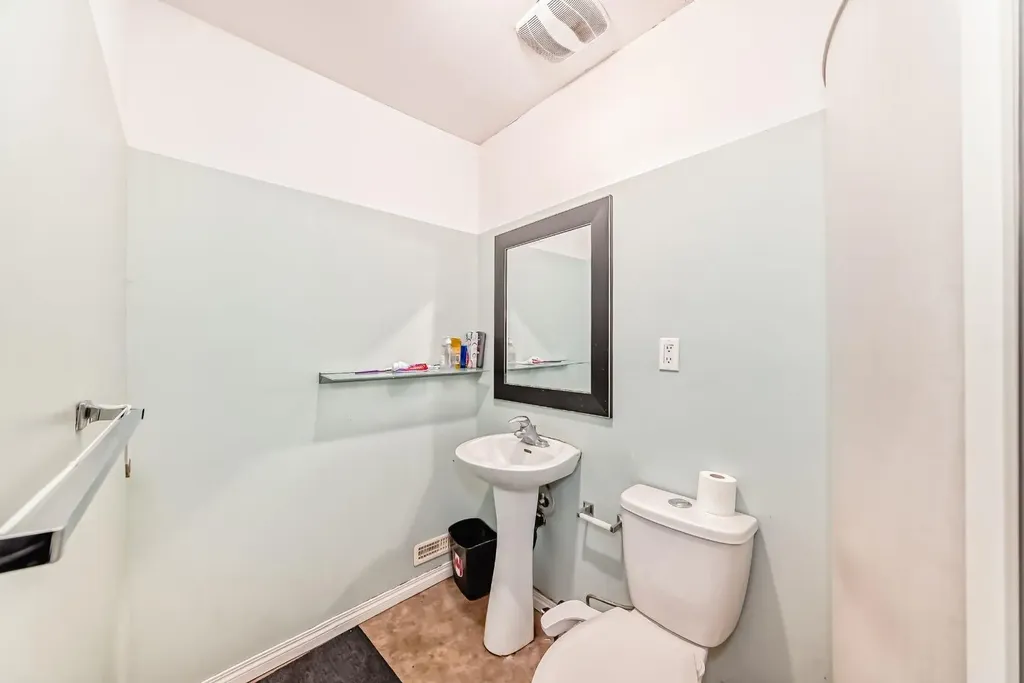 16 Saddlecrest Park NE Calgary AB T3J5E7