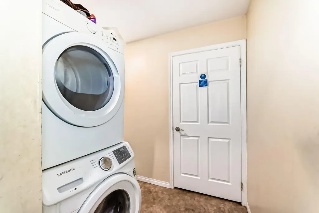 16 Saddlecrest Park NE Calgary AB T3J5E7