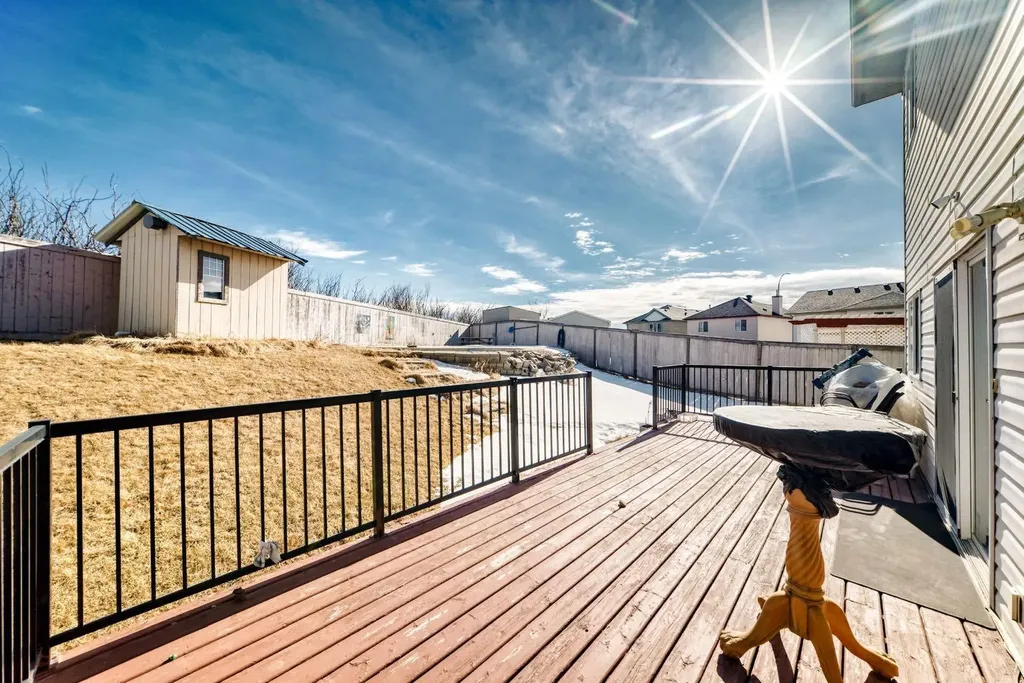 16 Saddlecrest Park NE Calgary AB T3J5E7