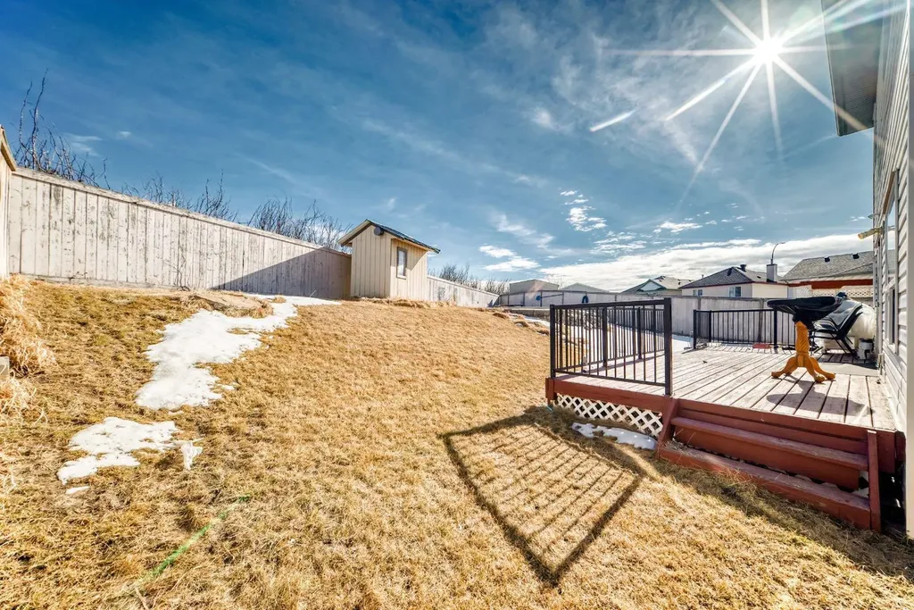 16 Saddlecrest Park NE Calgary AB T3J5E7