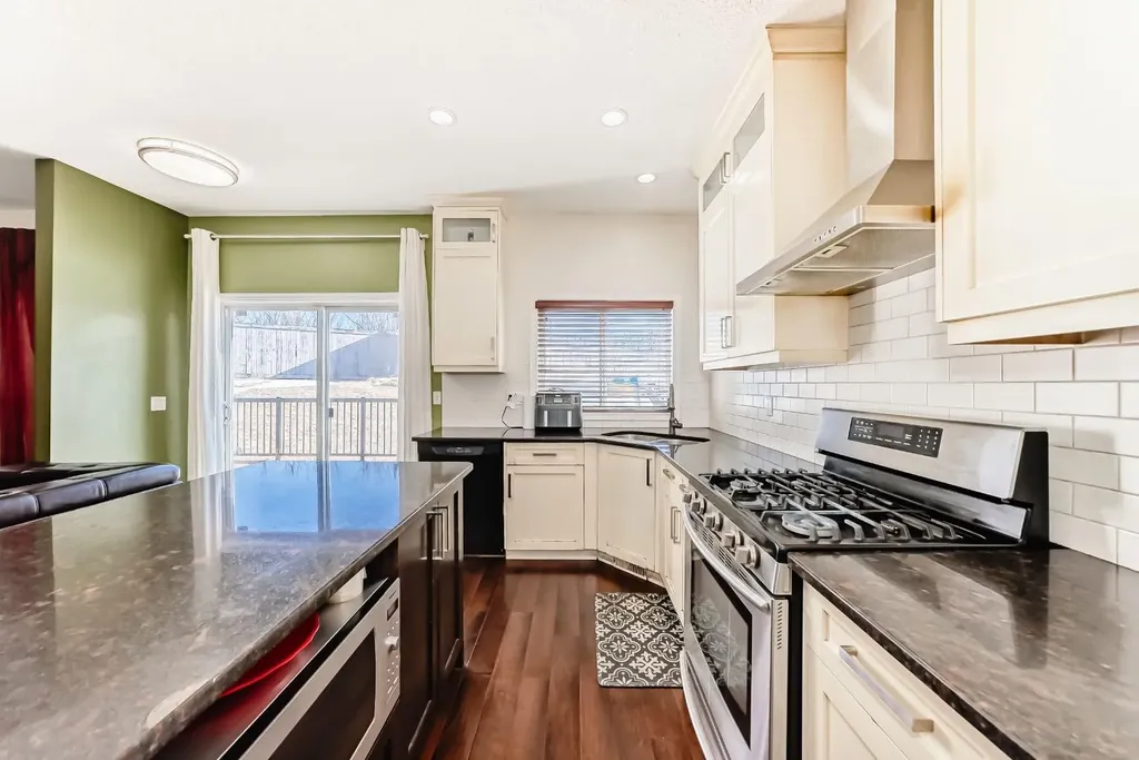 16 Saddlecrest Park NE Calgary AB T3J5E7