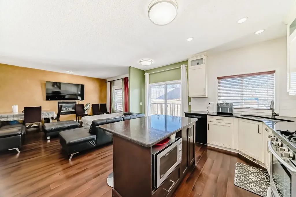 16 Saddlecrest Park NE Calgary AB T3J5E7