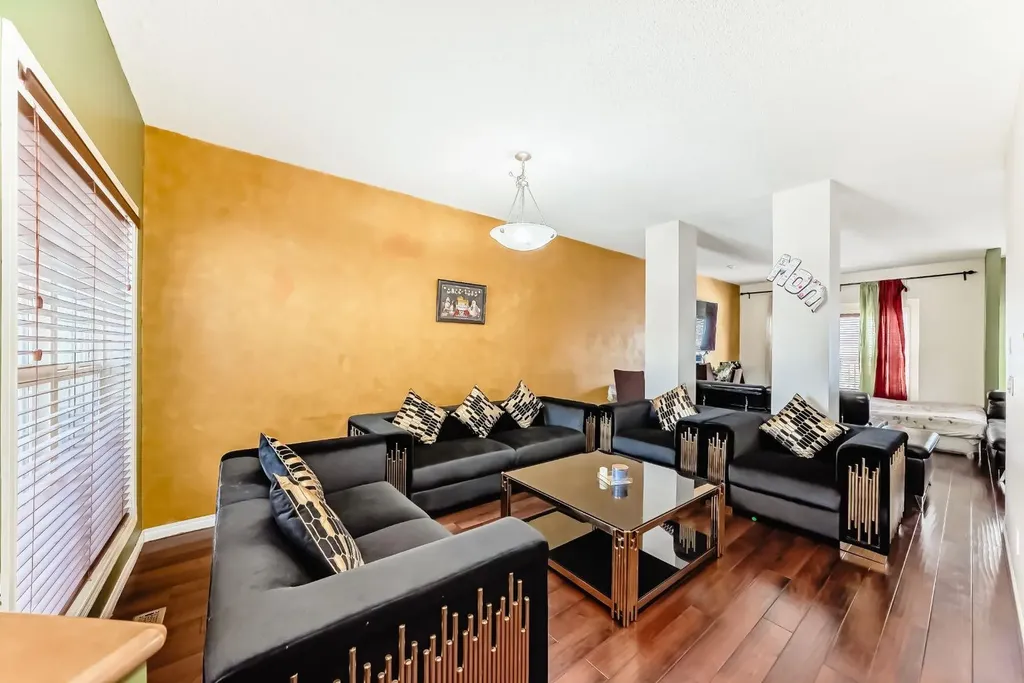 16 Saddlecrest Park NE Calgary AB T3J5E7