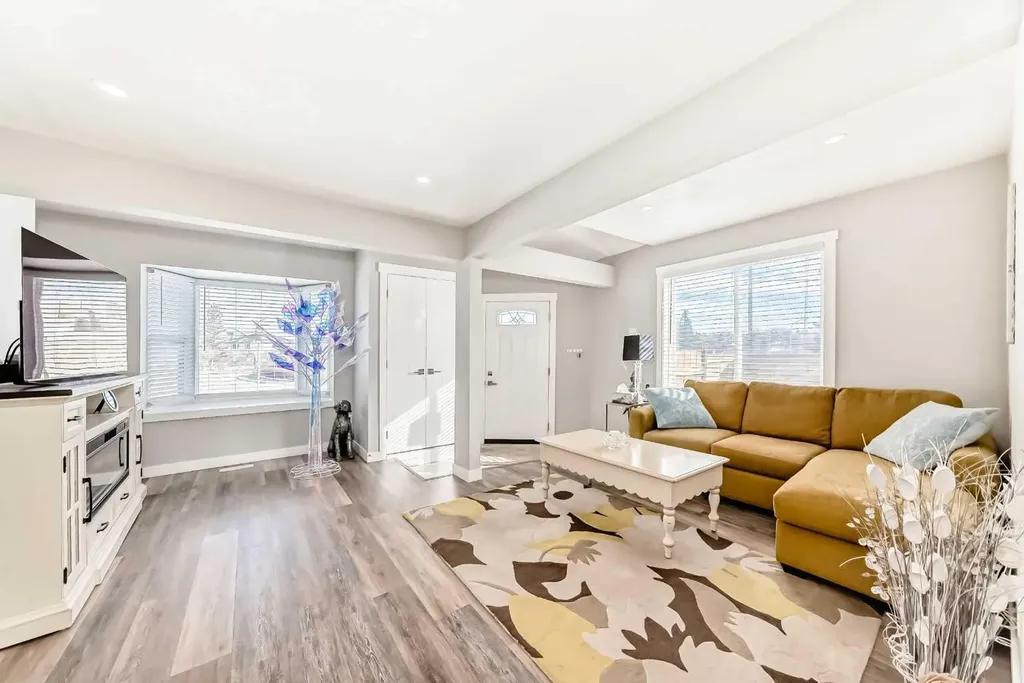 6403 35 Avenue NW Calgary AB T3B1S5