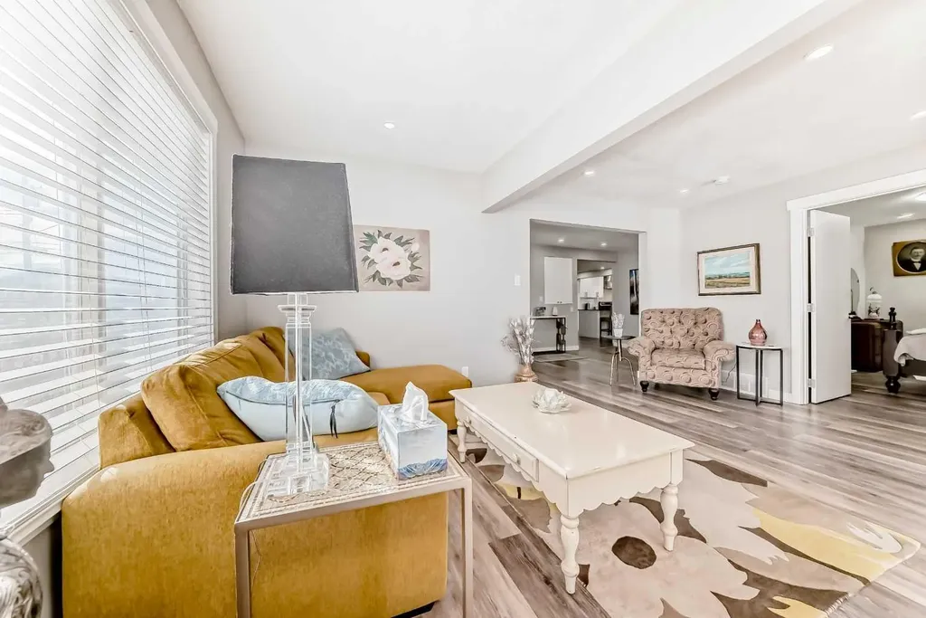 6403 35 Avenue NW Calgary AB T3B1S5