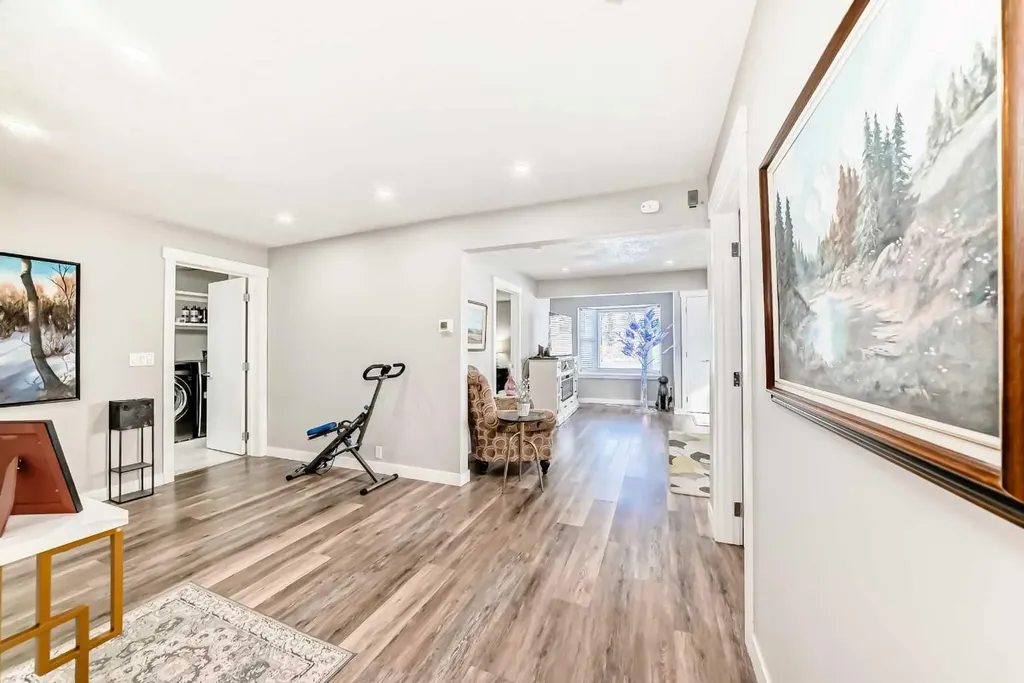 6403 35 Avenue NW Calgary AB T3B1S5