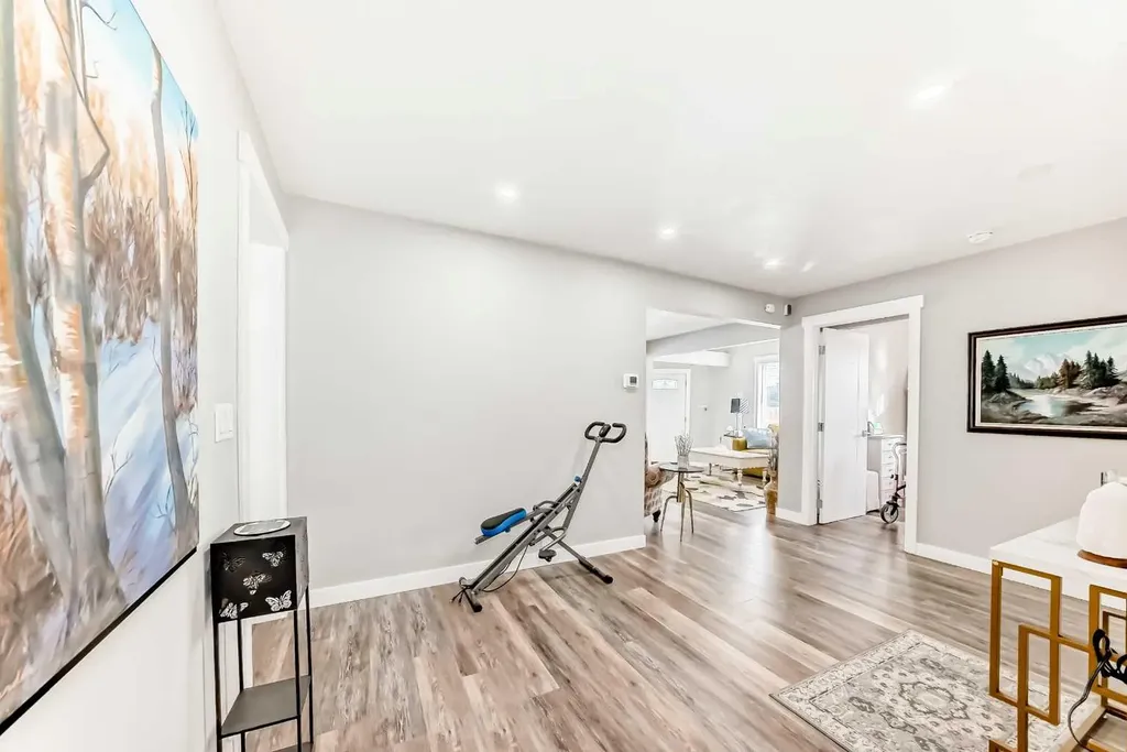 6403 35 Avenue NW Calgary AB T3B1S5